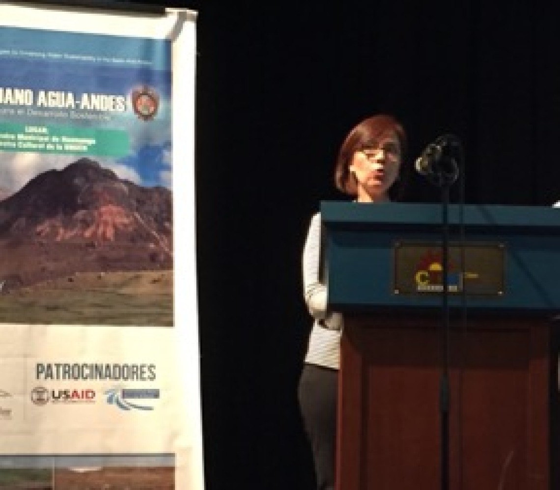 Dr. Adriana Zuniga-Teran giving a talk in the Agua Andes Congress